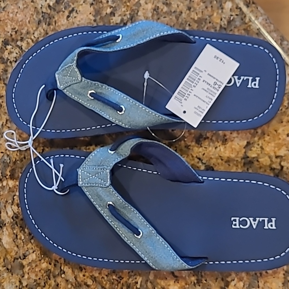 Childrens place flip flops